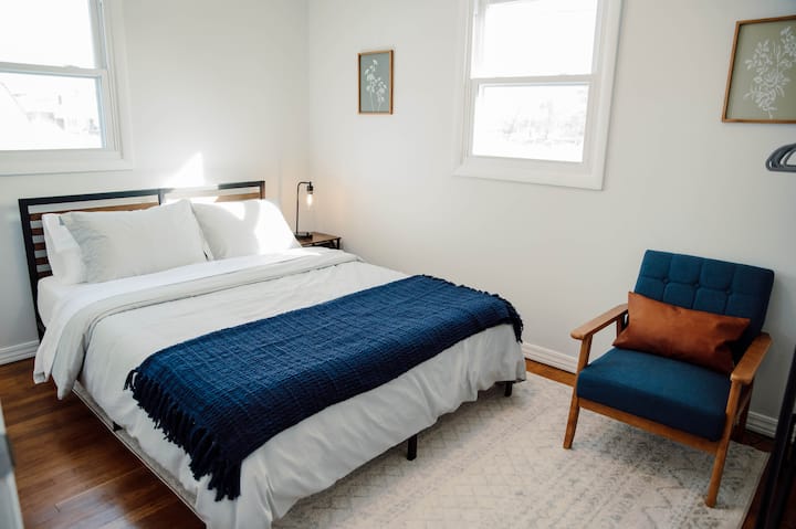 Საწოლი 152 × 203 სმ სასტუმრო საძინებელში