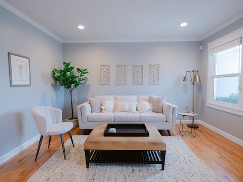 Successful Airbnb property: Duarte Haven-2BR 1BA-Pristine House+Conv. Location in Los Angeles