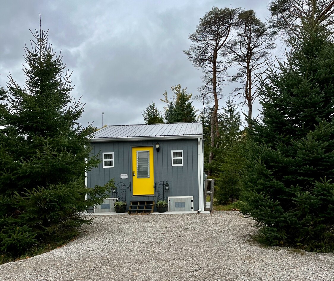 to Cozy Bag End! Tiny houses for Rent in Black River