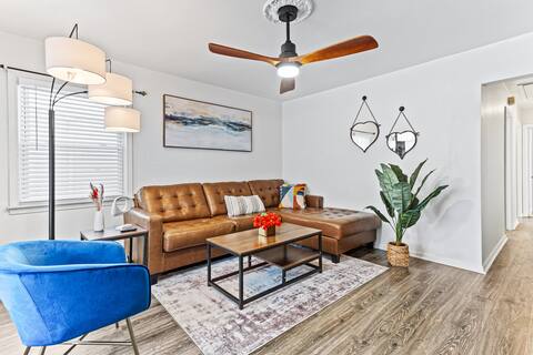 NEW! 3BD-Stylish-Home w/FAST Wi-Fi & FREE Parking!