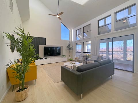 Stunning Sunrise to Sunset Views! One Acre Propert