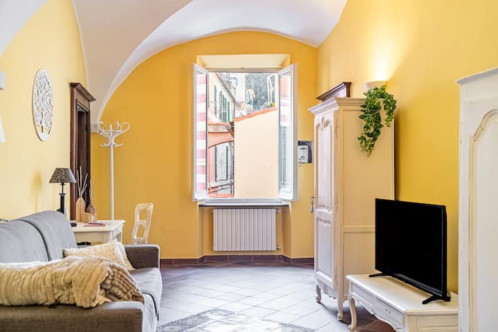 Downtown Noli, Spacious Kinfolk-Style House + Parking