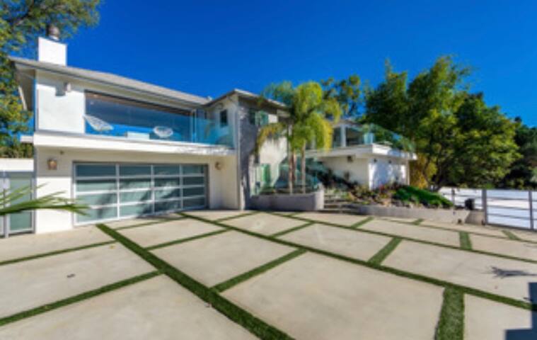 celebrity owned hills estate gallery image 5