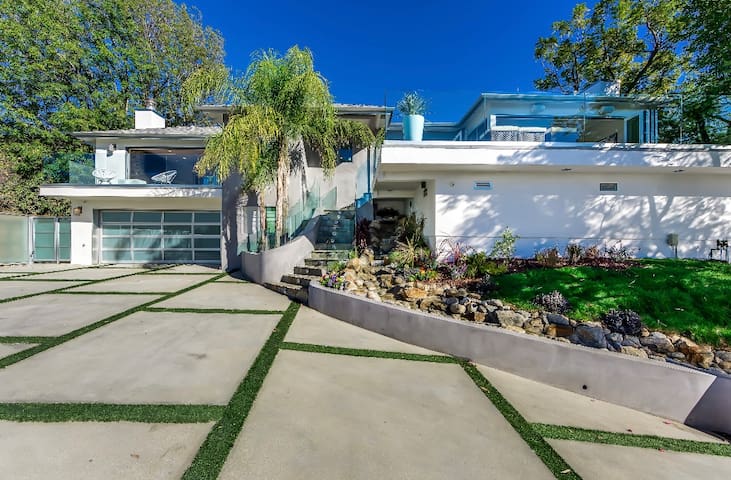 celebrity owned hills estate