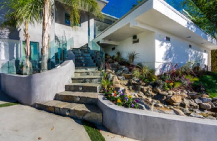 celebrity owned hills estate gallery image 2