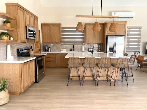 Amber Villa- Samaan Grove