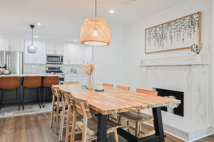 Vibrant Pool Home | LA Retreat gallery image 5