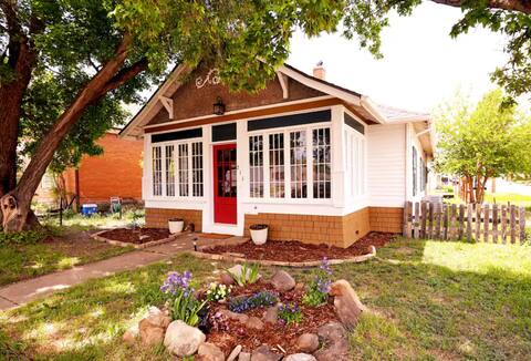 Charming & Cozy Craftsman: AC/Heat + Pets Free!