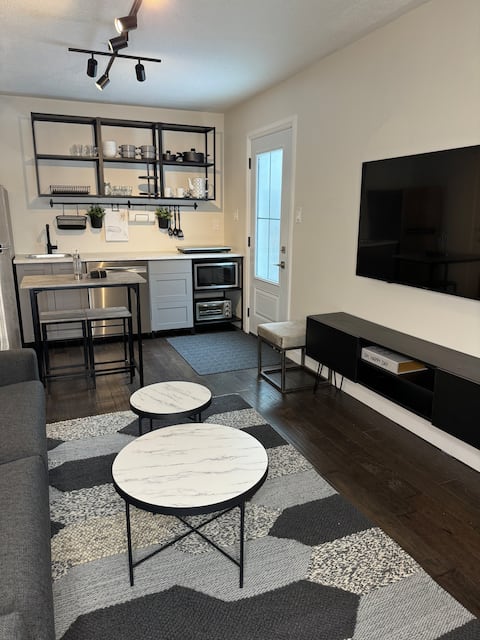 Successful Airbnb property: Chic and Cozy Pool Retreat in Meadowvale