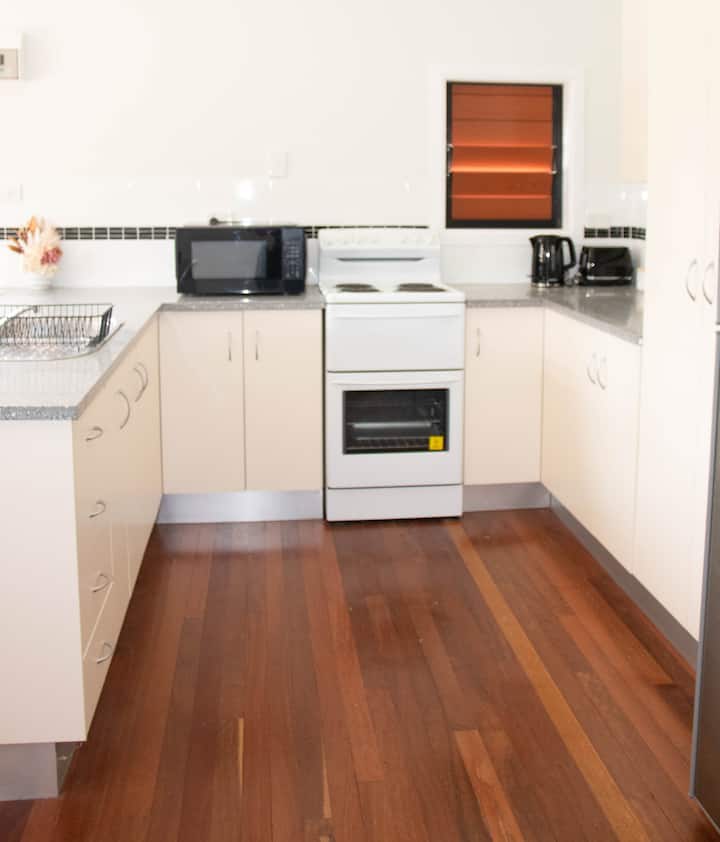 Unit 1 - Venture Apartments + Wifi/netflix - Richmond Hill