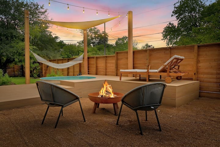 Artsy Getaway w/ Cowboy Pool! – 5mins to downtown!