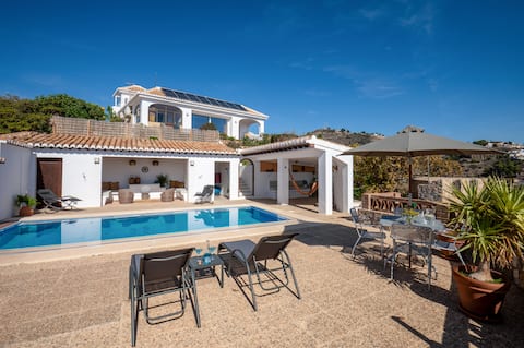Stylish Casa with Private Pool & Stunning Seaviews