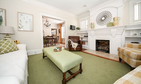 Popular Airbnb listing: Sunflower Cottage Historic Downtown in Cleveland