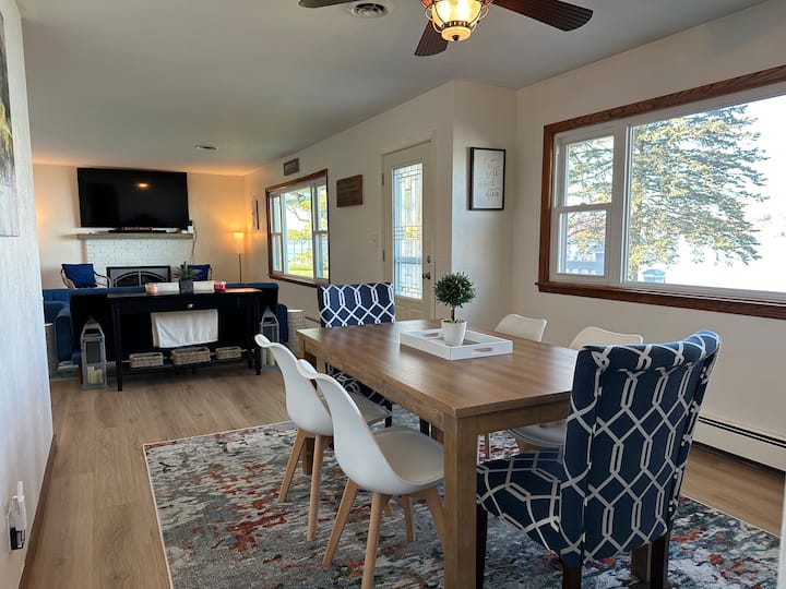 Riverfront Hideaway by LeClaire Houses for Rent in East Moline