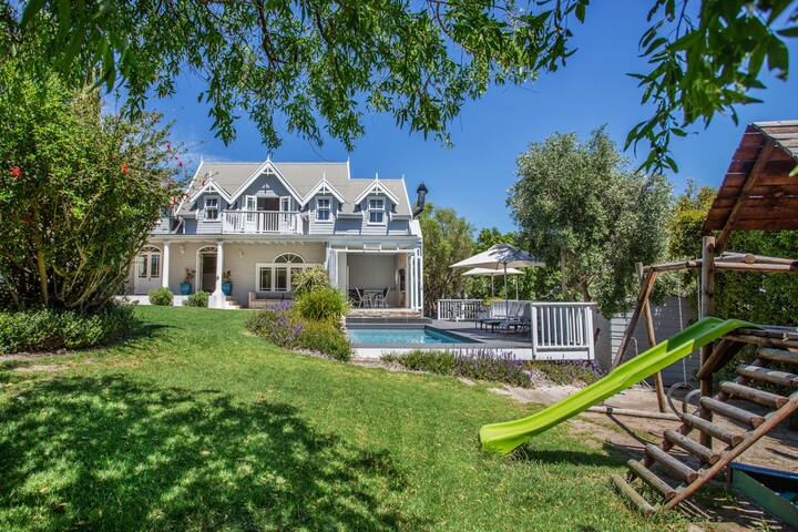 Family-friendly home, near the beach and winefarms gallery image 2