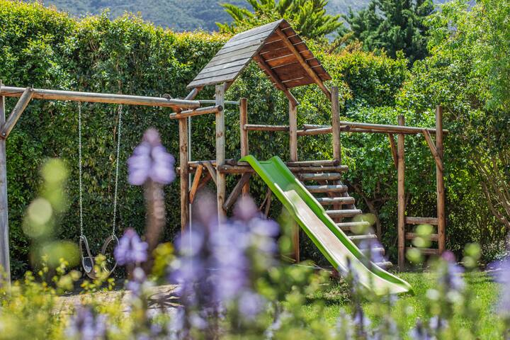 Family-friendly home, near the beach and winefarms gallery image 3