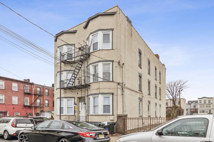 Modern 4BED 3BA Gem in Hoboken 15 min to New York gallery image 2