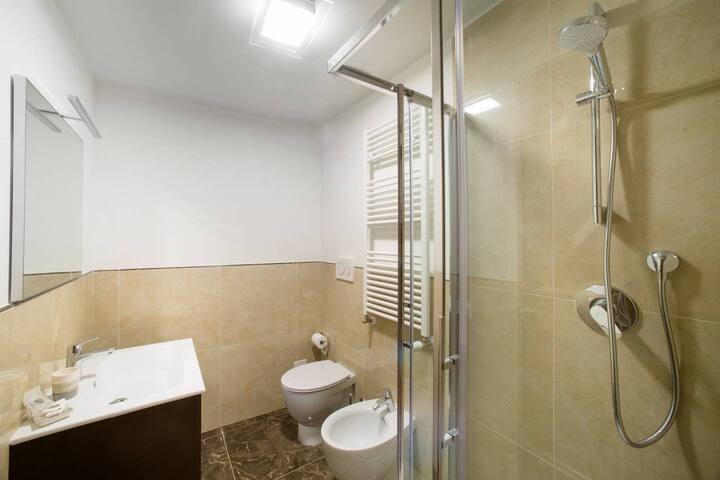 Keys of Italy-ApoTOT- Deluxe 2Apt by Ponte Vecchio gallery image 4