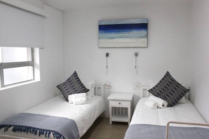 Ocean Bliss: Beachfront Haven in Cape Town gallery image 3