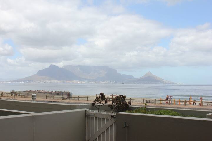 Ocean Bliss: Beachfront Haven in Cape Town gallery image 2