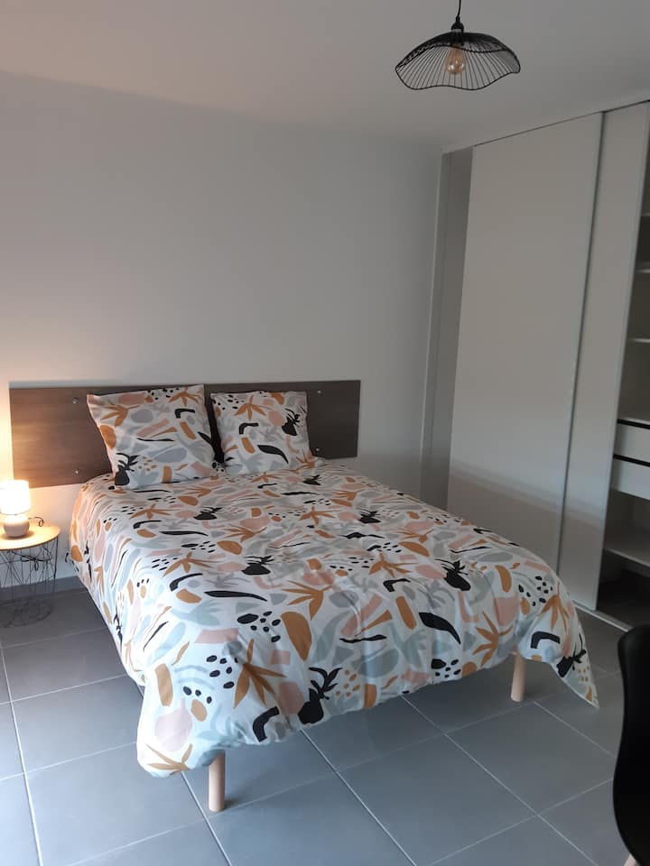 Master suite bed, met MERINOS matras, ultra comfortabel voor je nachten
