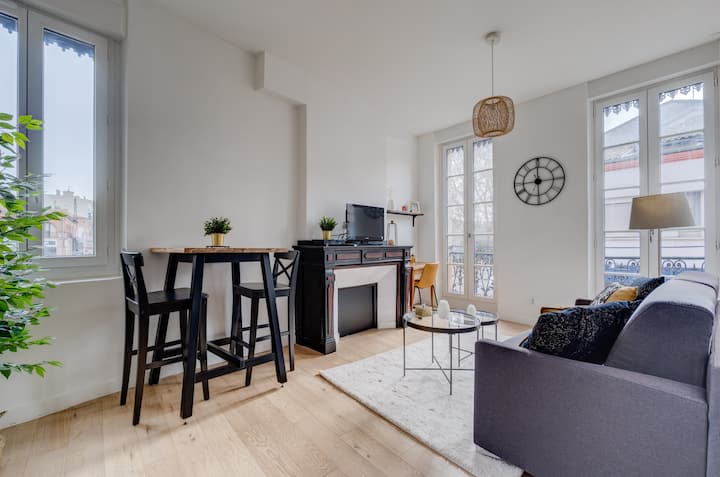 Chic and bright studio, wifi, air conditioning - Apartments for Rent in  Toulouse, Occitanie, France - Airbnb