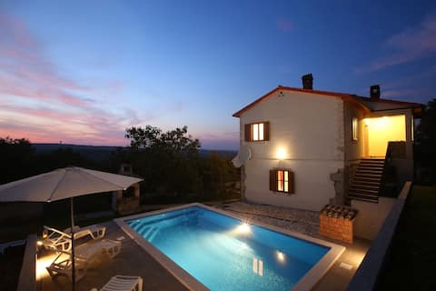Top Airbnb: Your Perfect Home Awaits in Ripenda Verbanci
