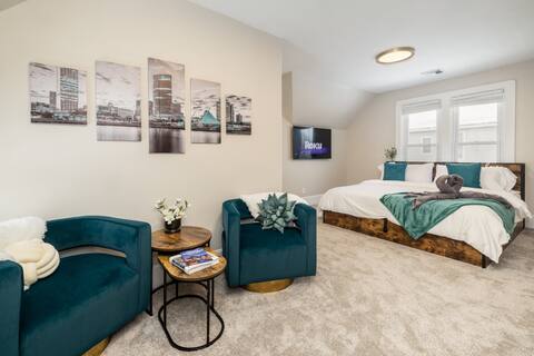 Downtown-2 King Beds-hot tub-Double Shower-Parking