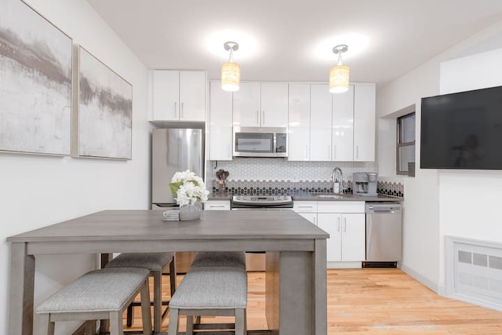 Cozy 2 bedroom St marks gallery image 4