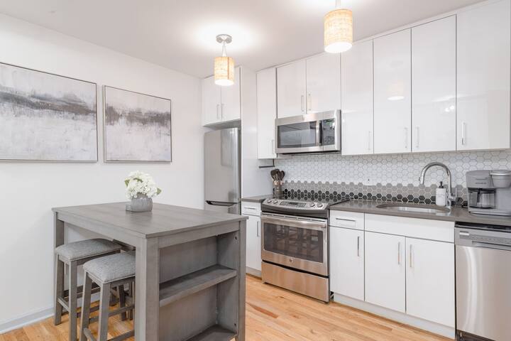 Cozy 2 bedroom St marks gallery image 5