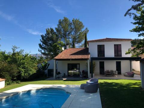 Family villa + pool in Provence