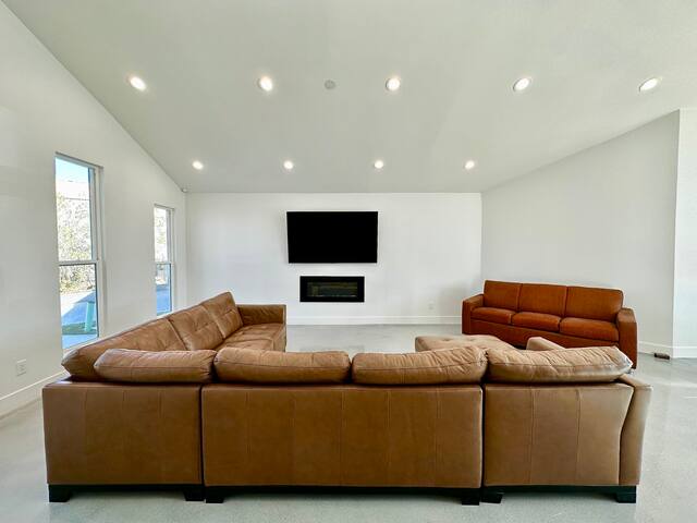 Luxury Oasis gallery image 3