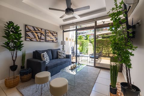 Sunny Oasis Country Club apartment, Santa Ana