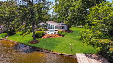 Lakeshore Retreat