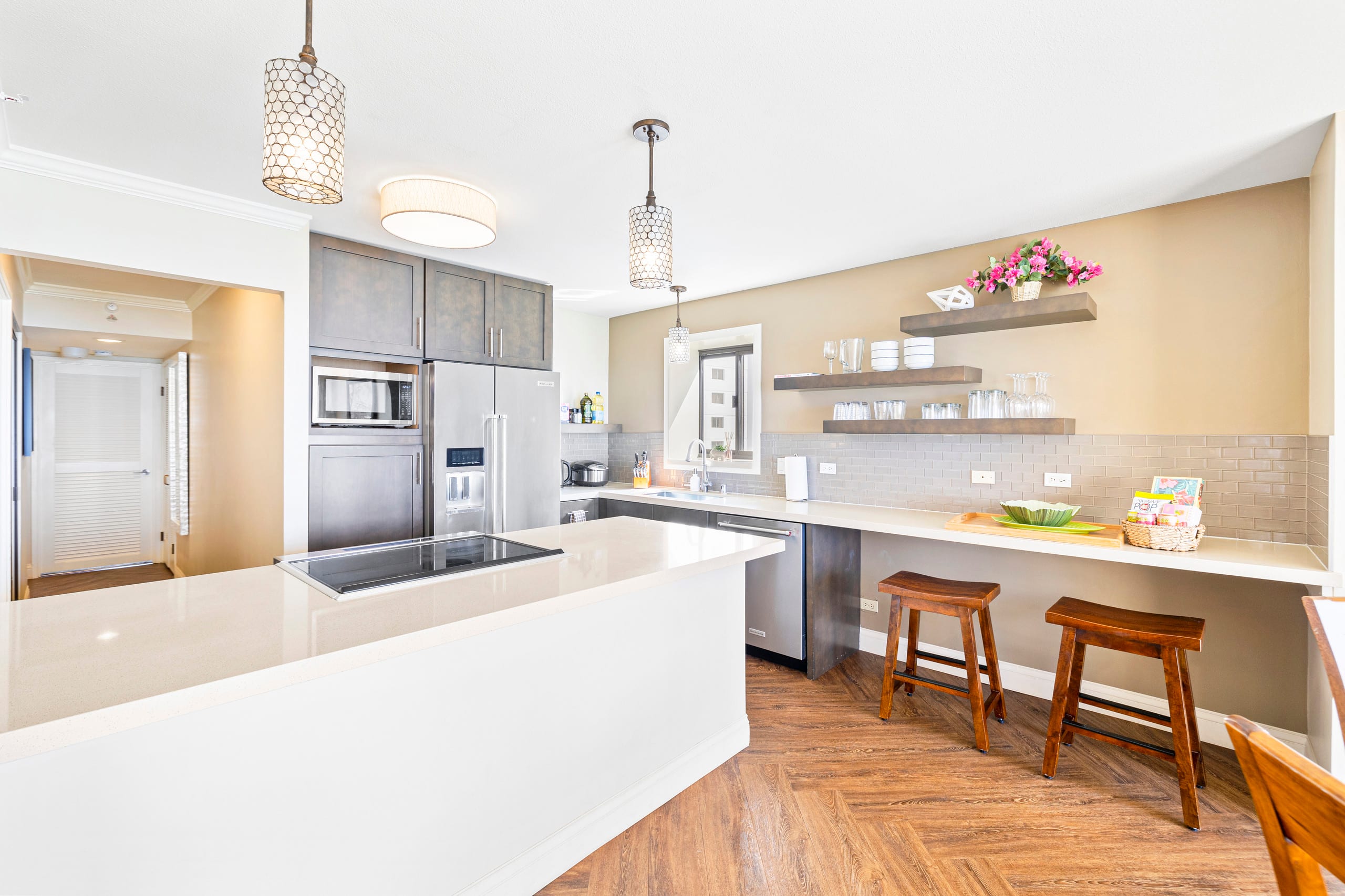 Oceanfront Condo W Free Valet Parking & Balcony - Image 12