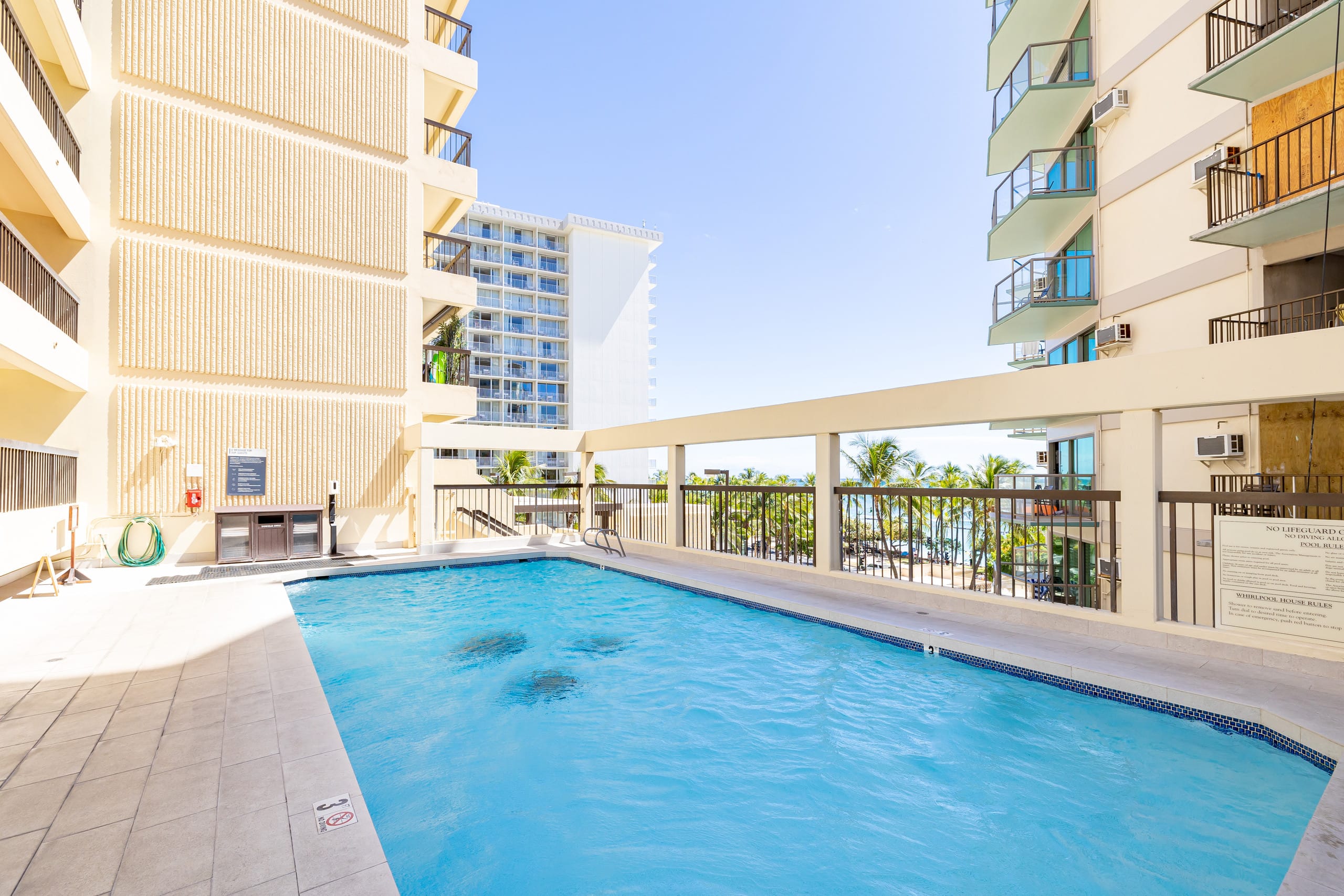 Oceanfront Condo W Free Valet Parking & Balcony - Image 25