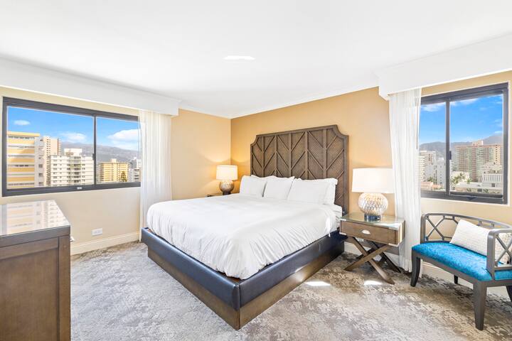 Oceanfront Condo W Free Valet Parking & Balcony gallery image 2