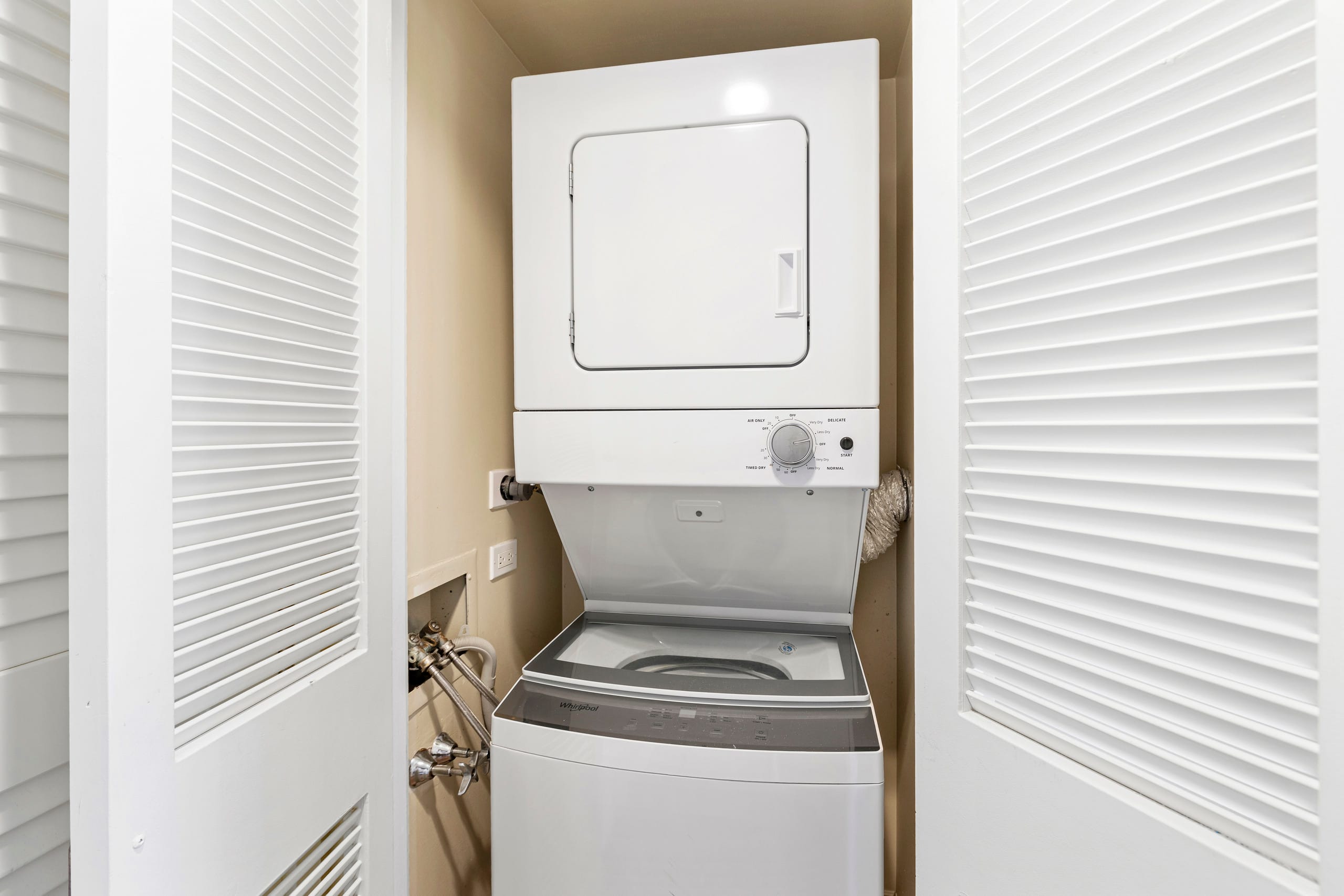 Oceanfront Condo W Free Valet Parking & Balcony - Image 17