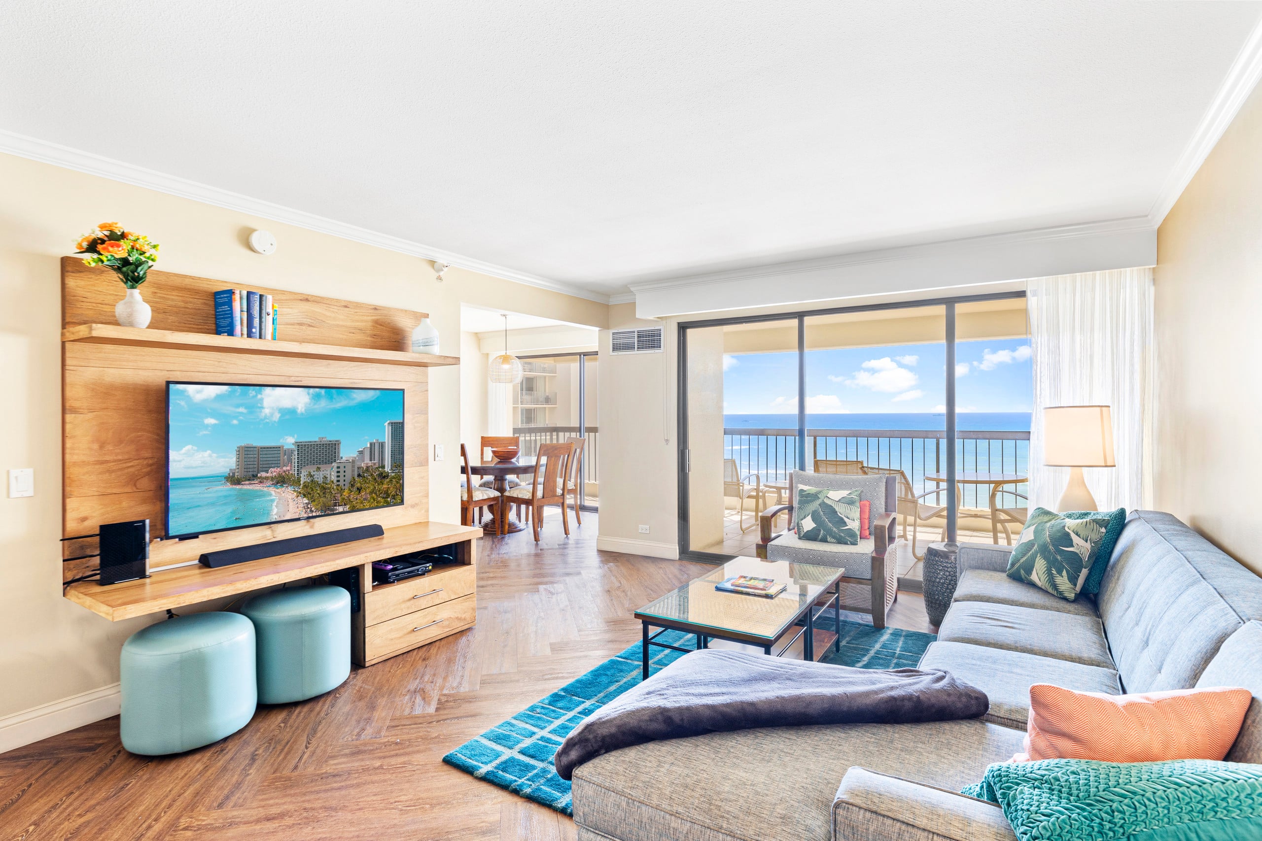 Oceanfront Condo W Free Valet Parking & Balcony - Image 7