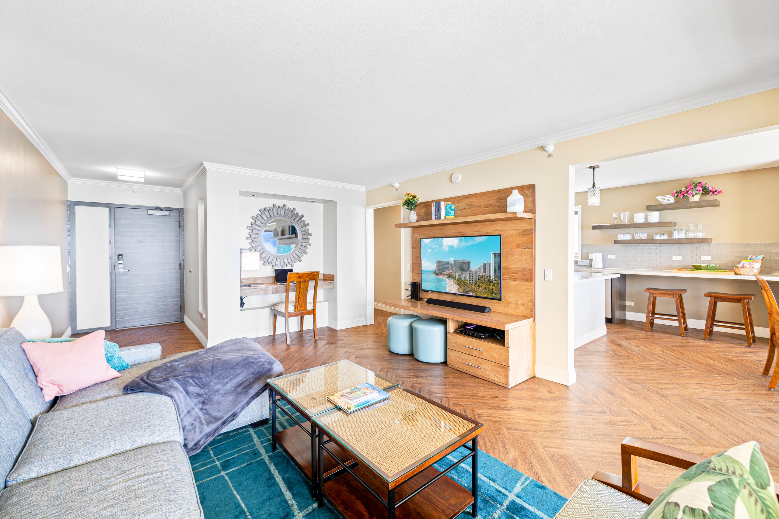 Oceanfront Condo W Free Valet Parking & Balcony - Image 10