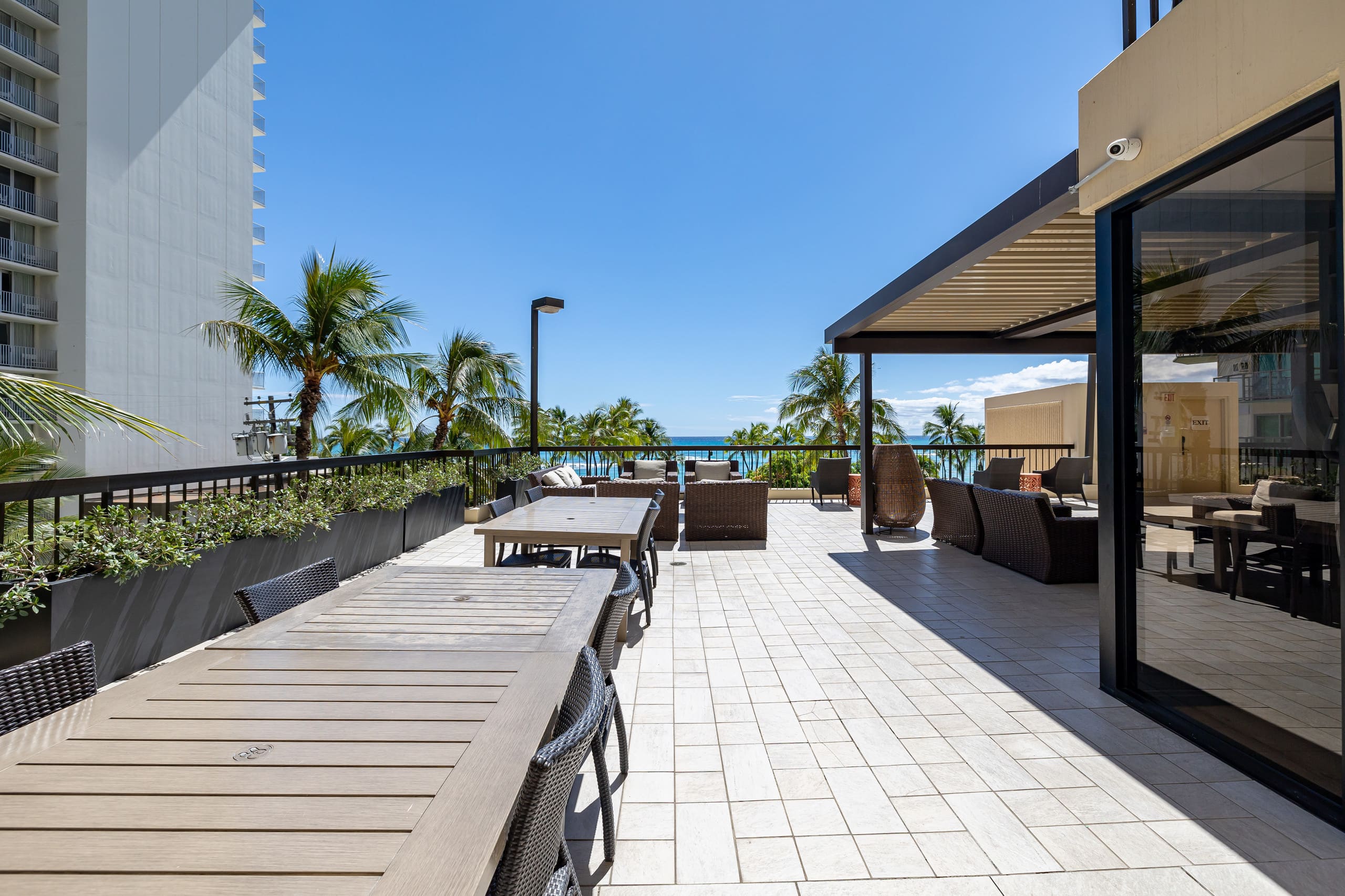 Oceanfront Condo W Free Valet Parking & Balcony - Image 28