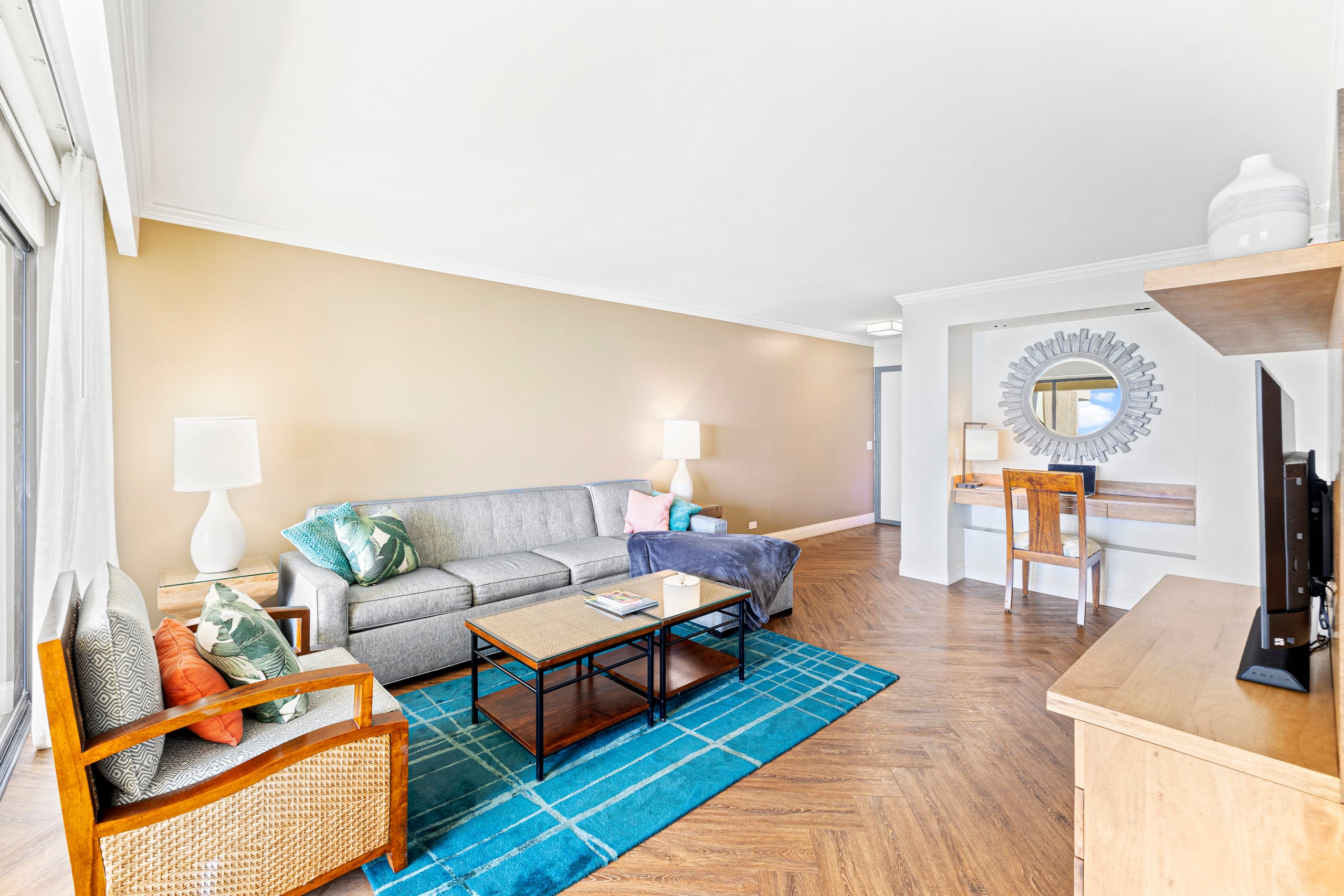 Oceanfront Condo W Free Valet Parking & Balcony - Image 9