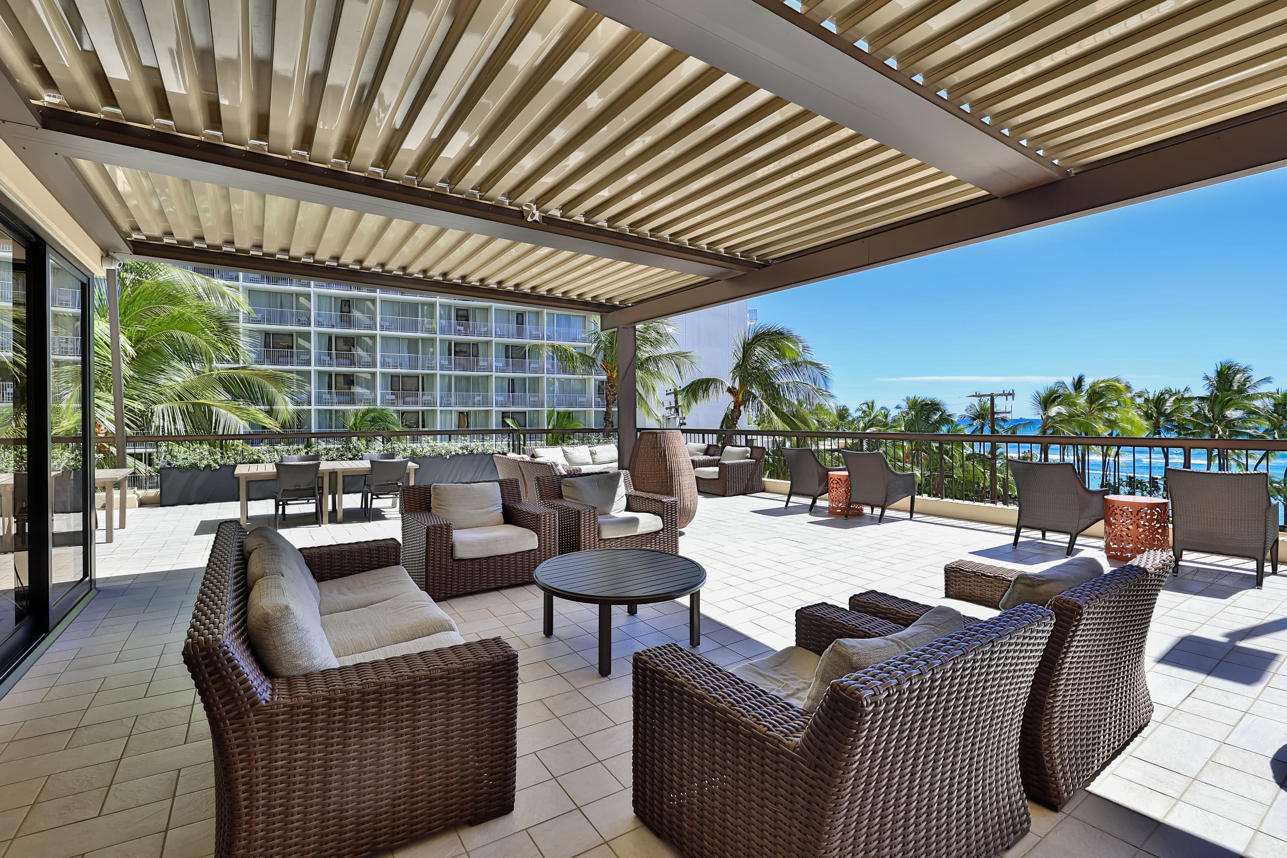 Oceanfront Condo W Free Valet Parking & Balcony - Image 27