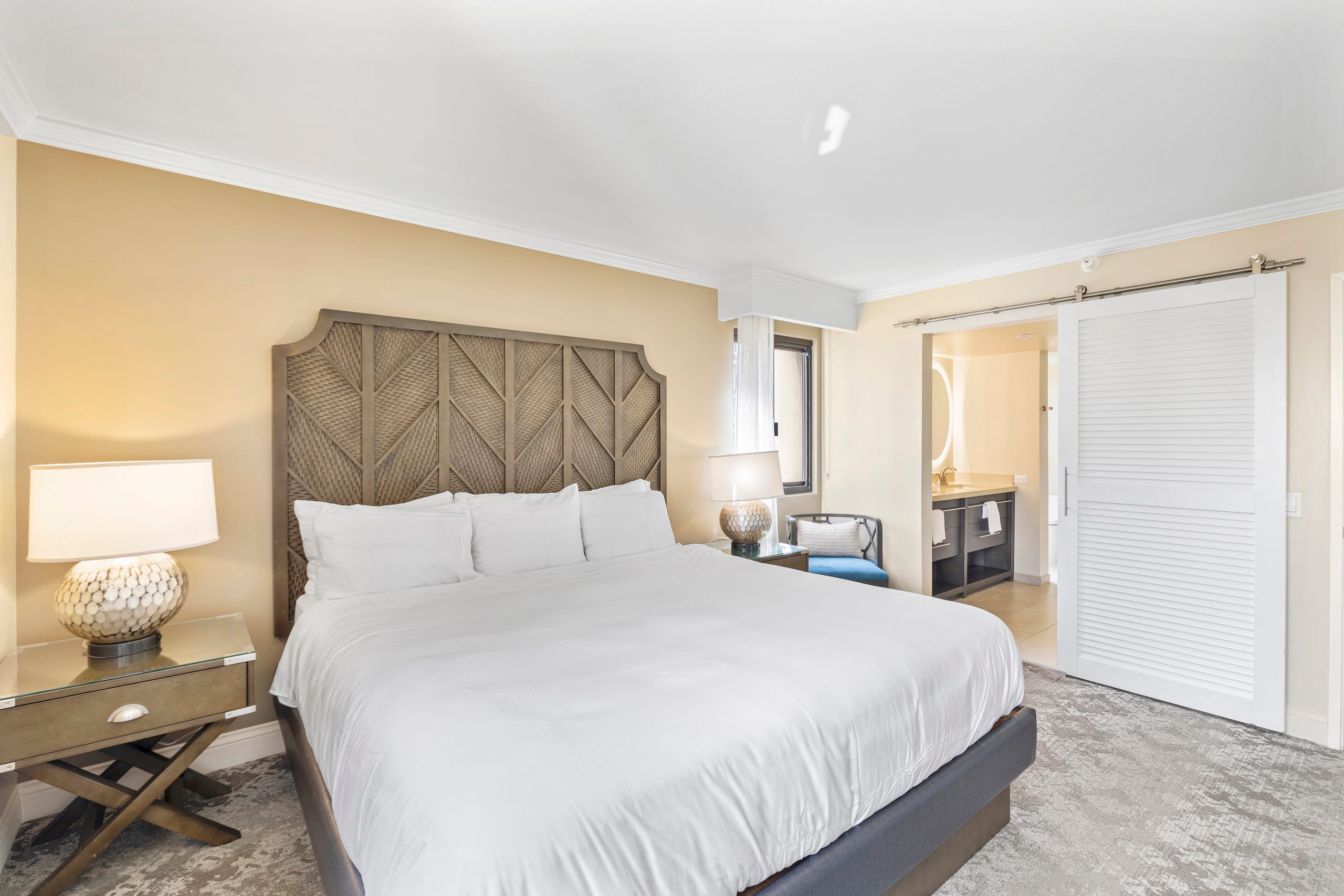 Oceanfront Condo W Free Valet Parking & Balcony - Image 13
