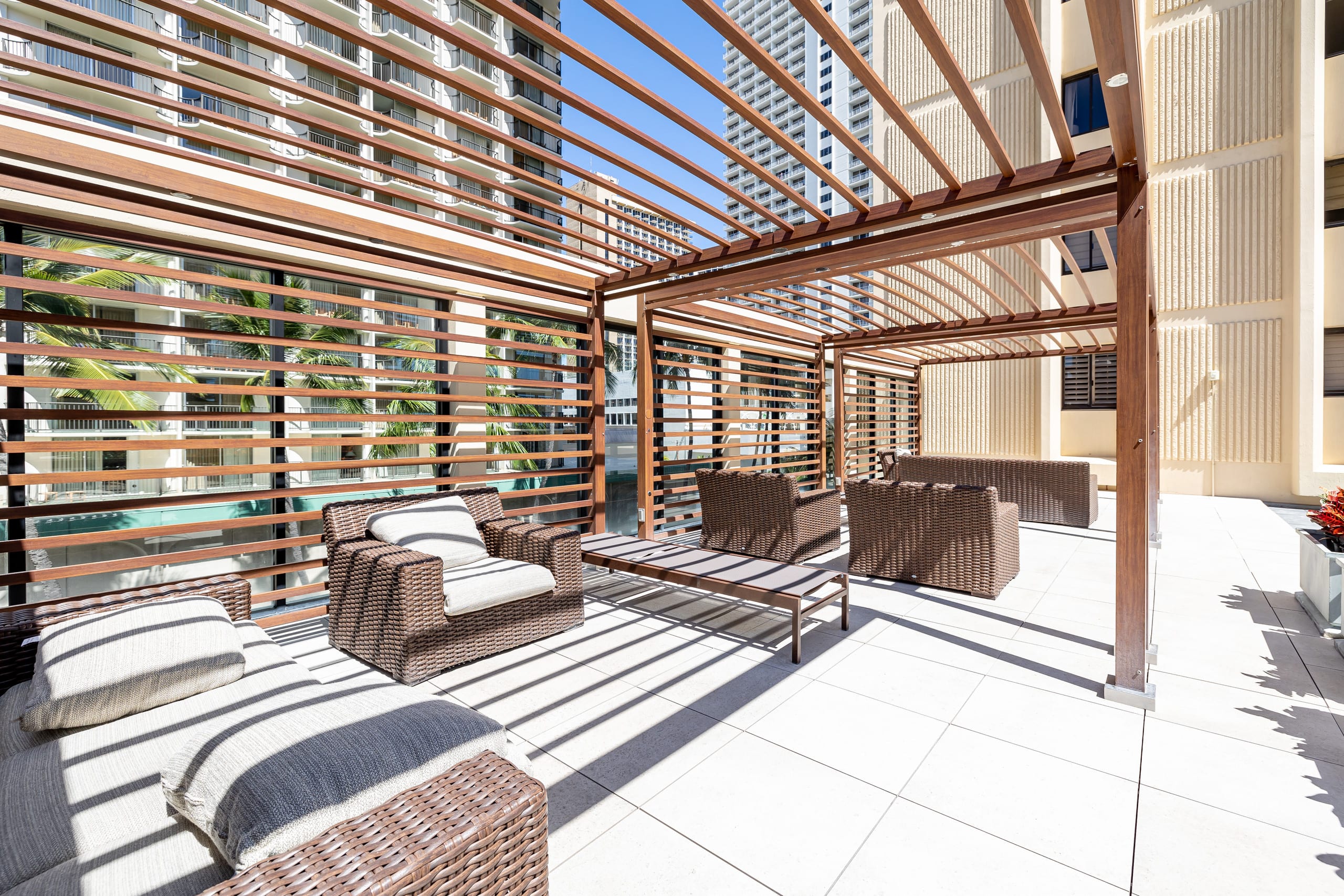Oceanfront Condo W Free Valet Parking & Balcony - Image 31
