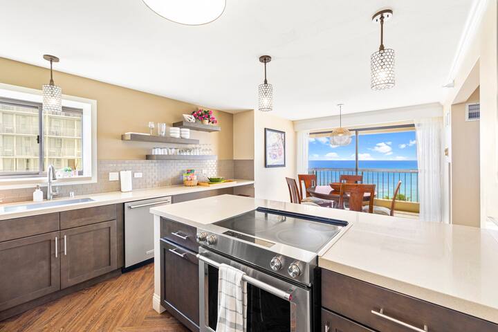 Oceanfront Condo W Free Valet Parking & Balcony gallery image 4
