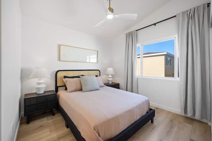 Dormitorio principal en la unidad superior de 5 dormitorios (cama queen)
