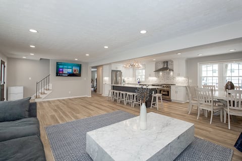 Stylish Home sleep 20,Hot Tub and EV charger