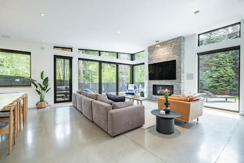 Modern Chalet with private hot tub