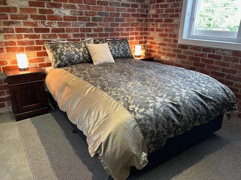 Successful Airbnb property: Charming Studio on Holmby - Rose in Melbourne
